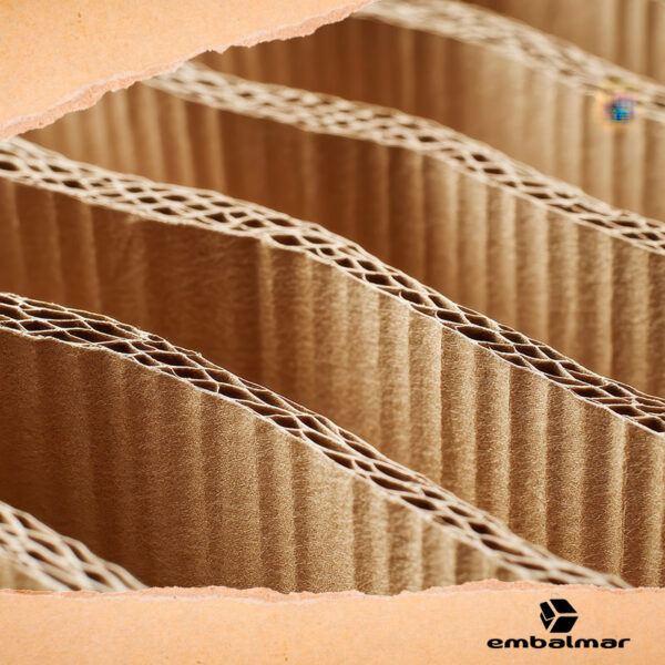 Chapas de papelão ondulado são uma solução versátil e resistente para diferentes tipos de embalagens e proteção de produtos.